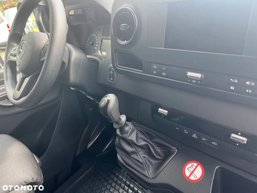 Mercedes-Benz Sprinter - 32