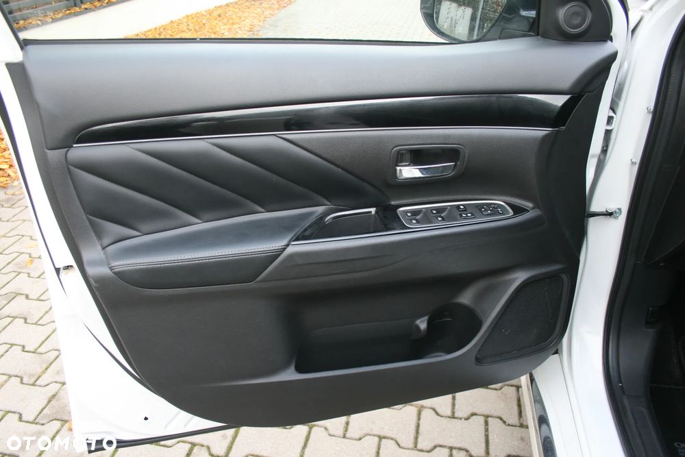 Mitsubishi Outlander Instyle + - 19