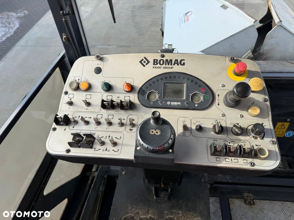 Bomag BF 300 C - 32