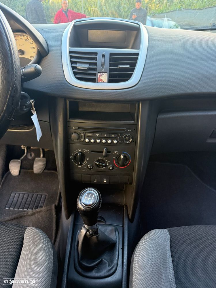 Peugeot 207 1.4 16V Trendy - 12