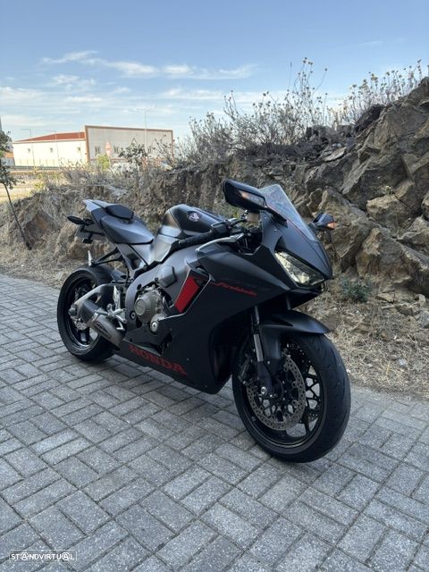 Honda CBR Fireblade 1000 - 7