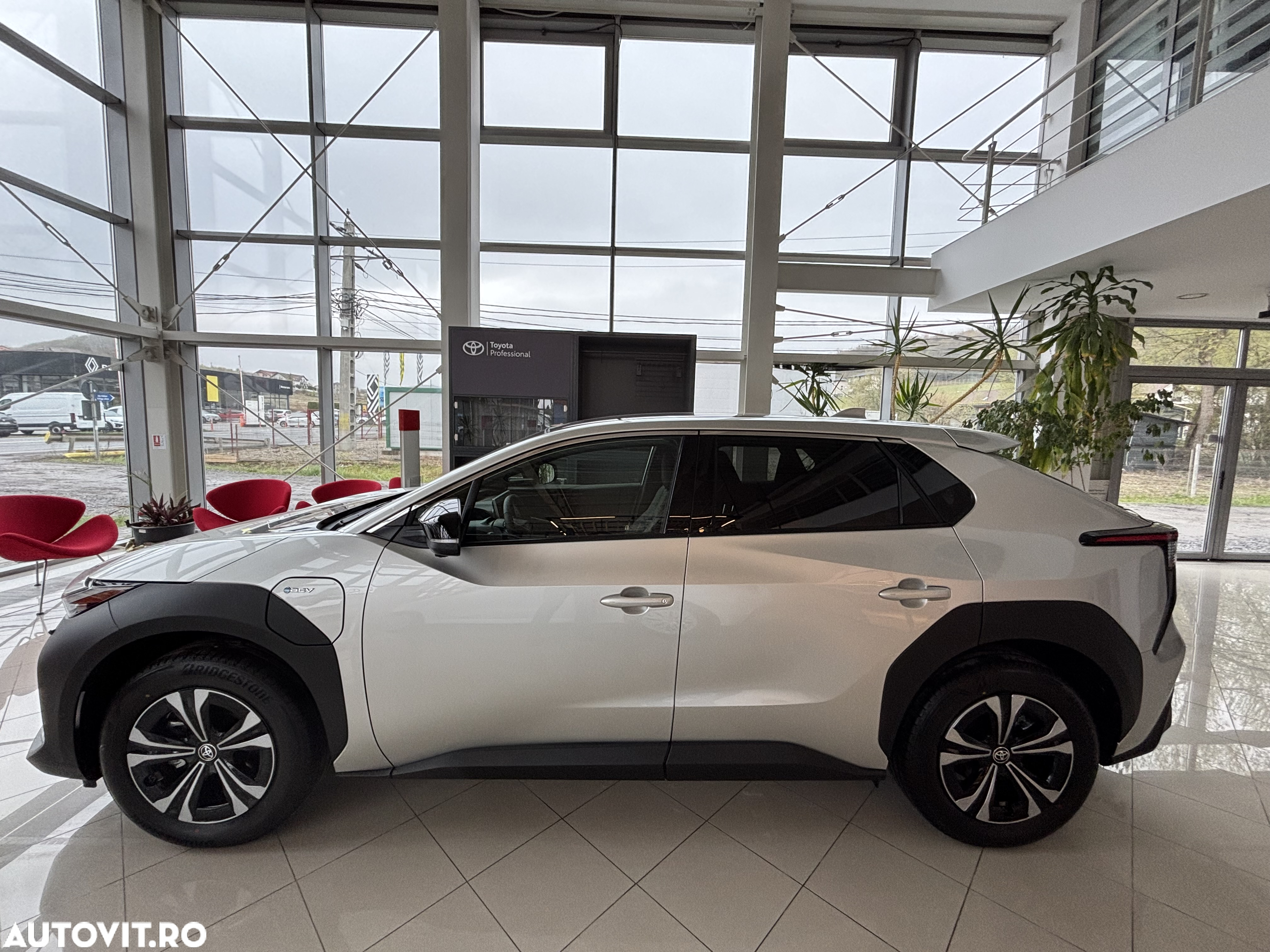 Toyota BZ4X 160 KW AWD (4x4) Luxury Solar Edition - 4