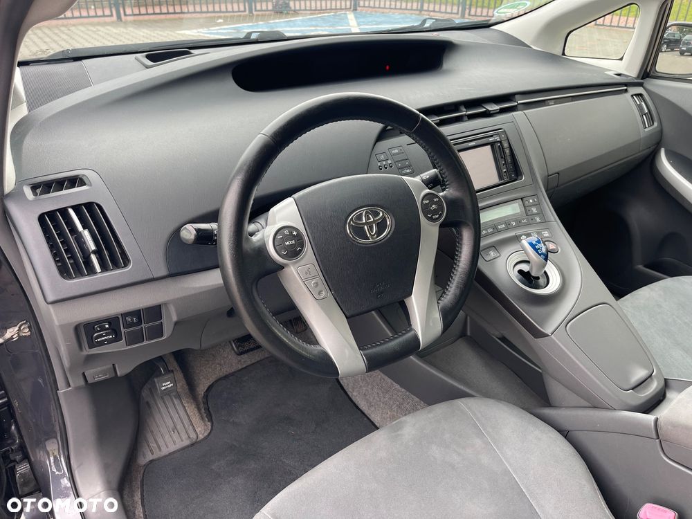 Toyota Prius 1.8 HSD Prestige - 9
