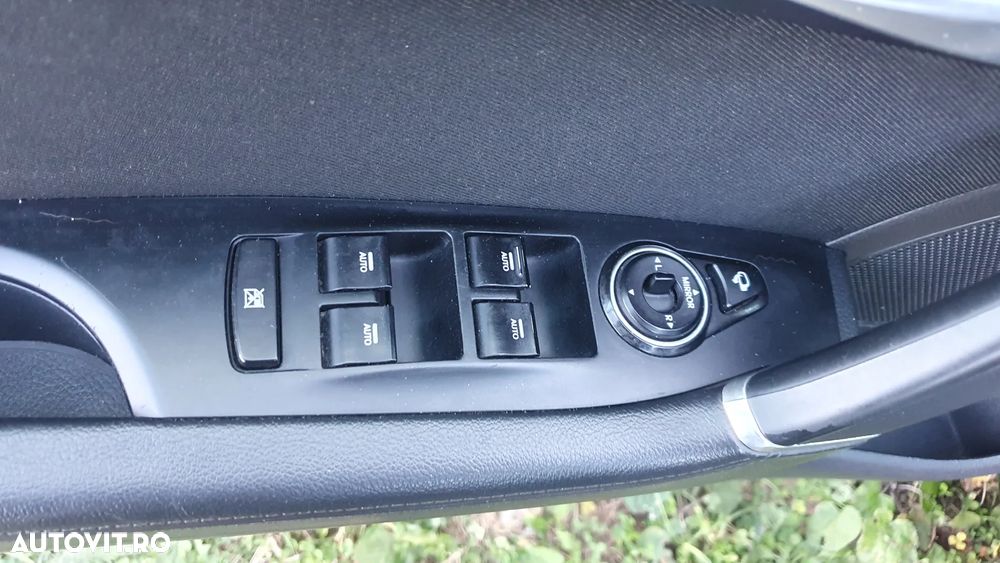 Hyundai i40 Kombi 1.7 CRDi DCT Premium - 13