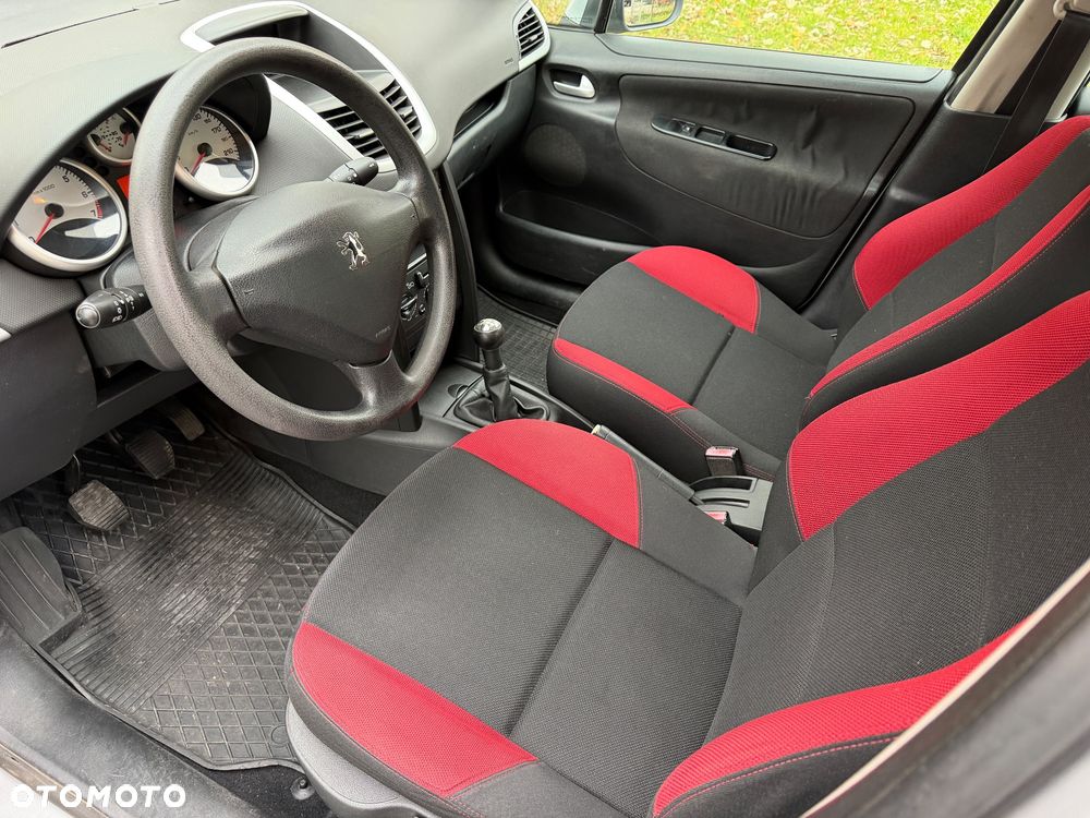 Peugeot 207 - 18