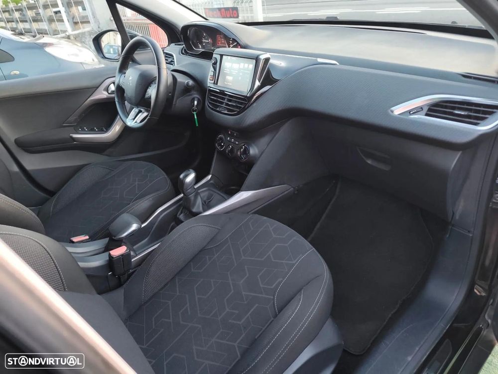 Peugeot 2008 1.2 PureTech Style - 12