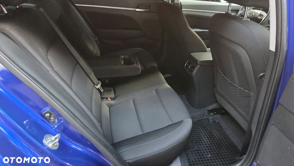 Hyundai Elantra 1.6 Comfort Premiere - 36