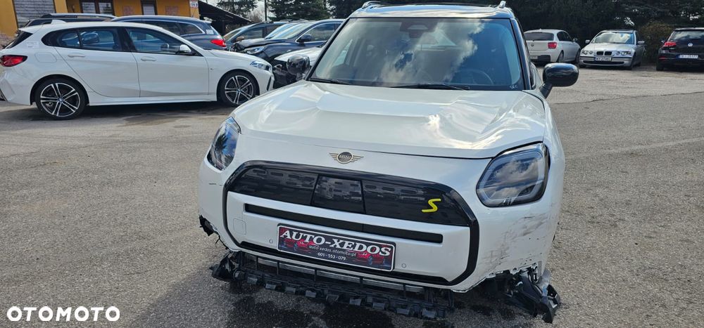 MINI Countryman SE ALL4 John Cooper Works Trim - 3