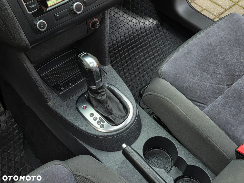 Volkswagen Touran 1.6 TDI DPF BlueMotion Technology DSG Highline - 32