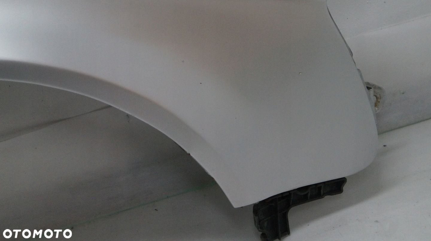 BŁOTNIK PRZEDNI PRAWY AUDI A4 B7 2005 - 3