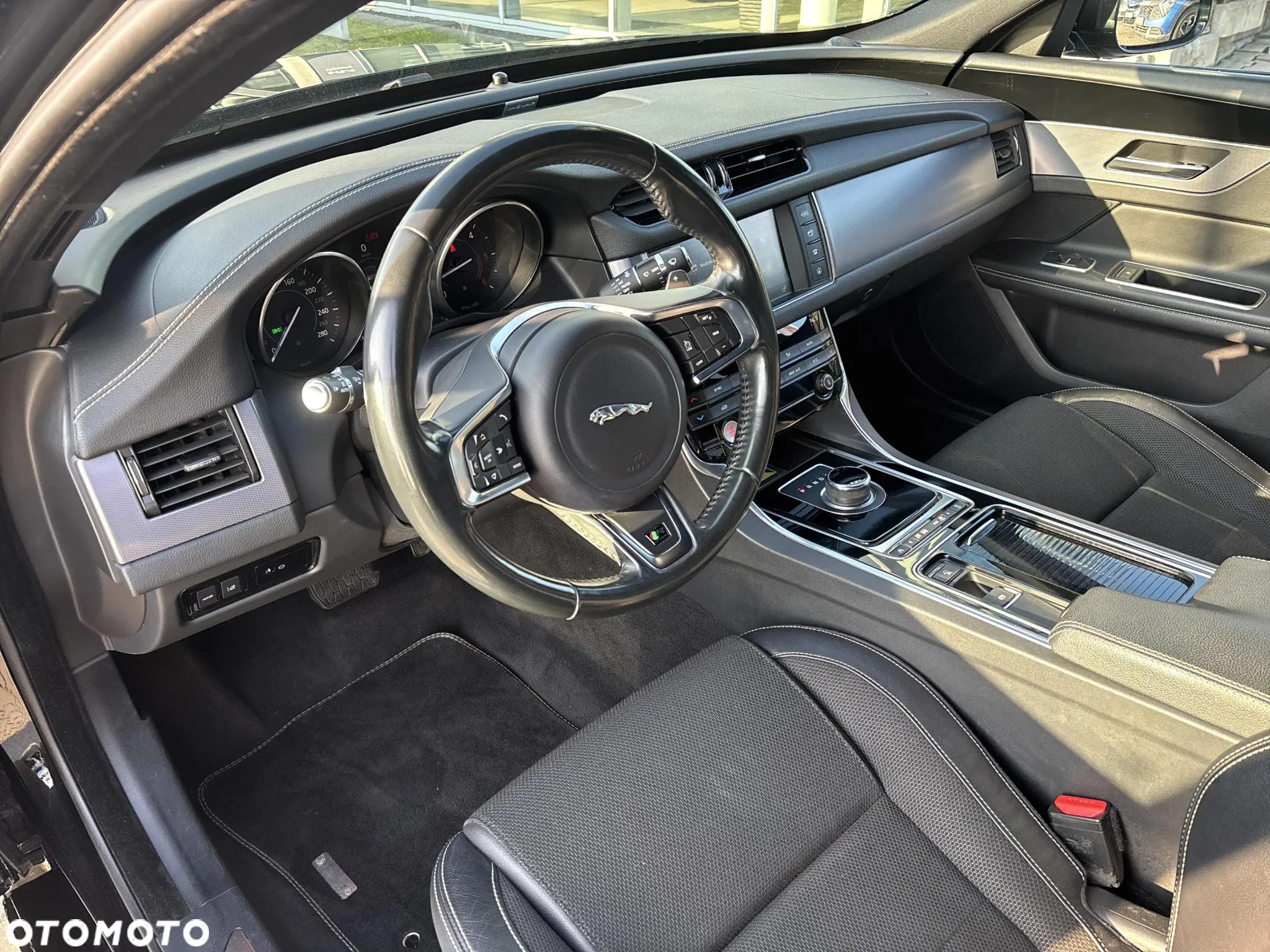 Jaguar XF 2.0 i4D R-Sport - 9