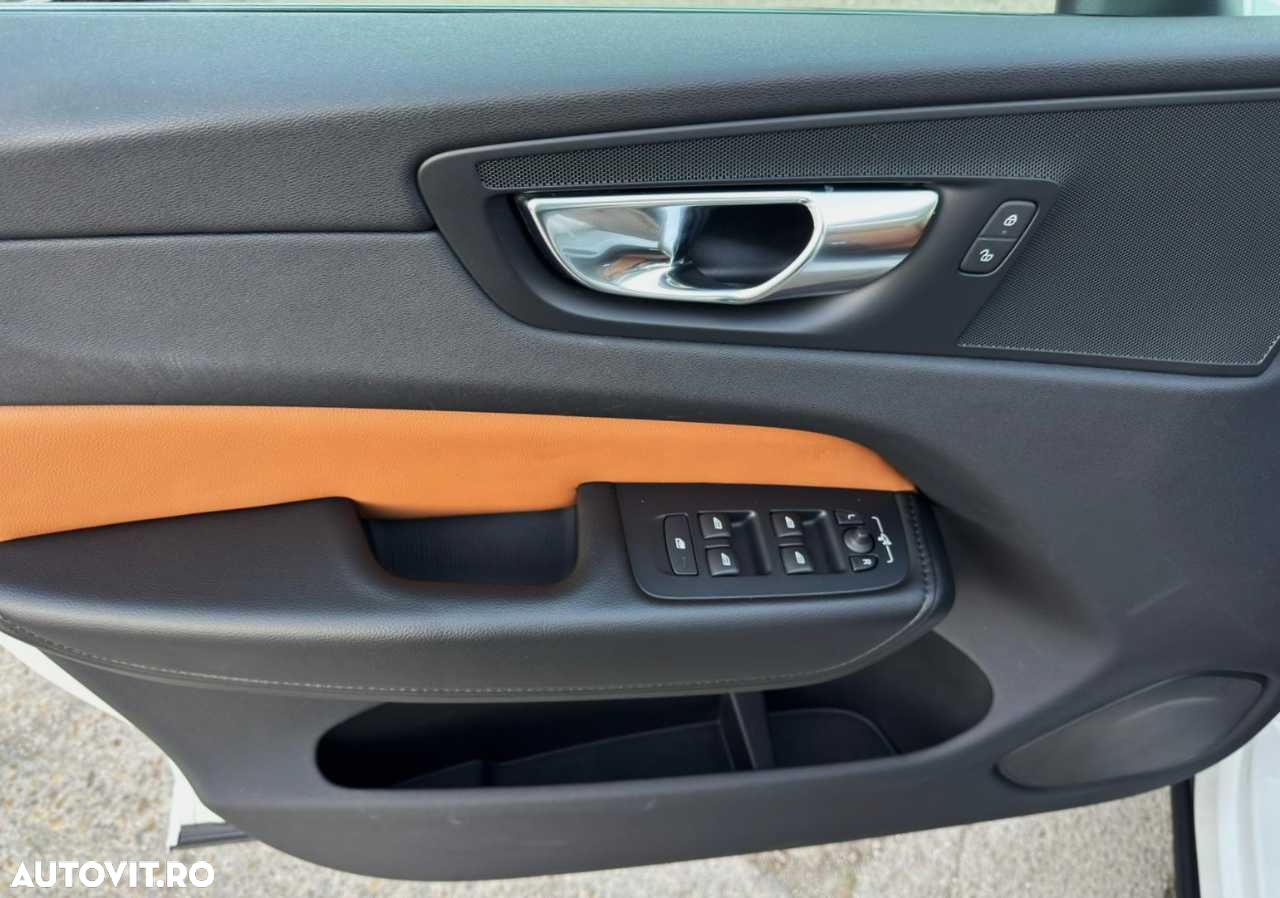 Volvo XC 60 B4 MHEV AT8 FWD Momentum Pro - 15