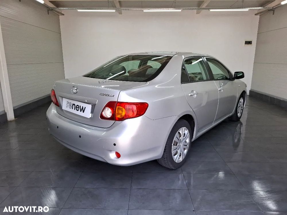 Toyota Corolla 1.4 Sdn. Luna - 2