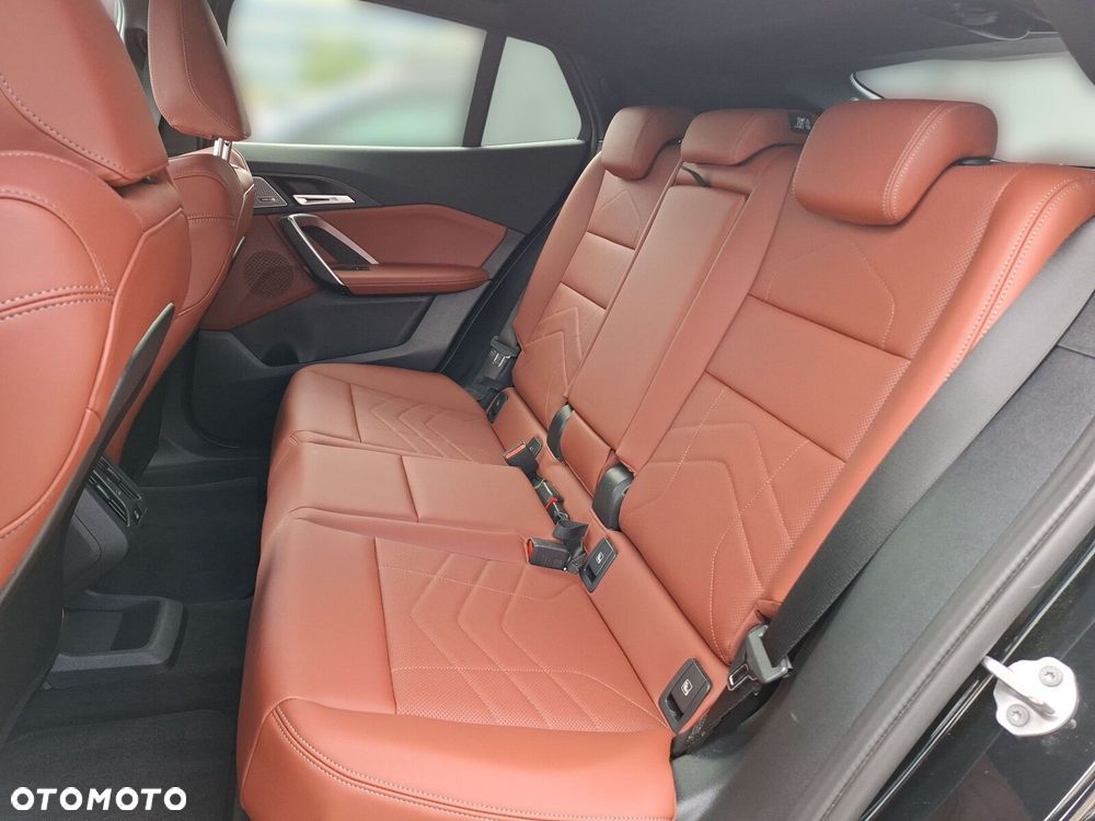 BMW iX2 eDrive20 66.5kWh M Sport - 22