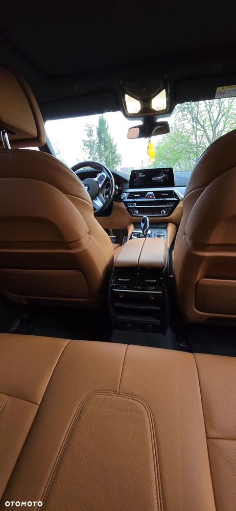 BMW Seria 5 520d M Sport - 9