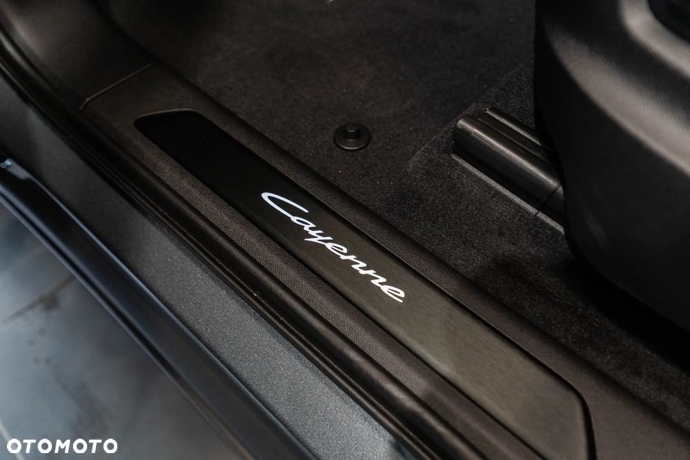 Porsche Cayenne E-Hybrid PHEV Black Edition - 34