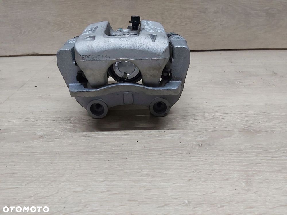 OMODA 5 E5 C5 zacisk prawy tył jarzmo 204003987AA - 2