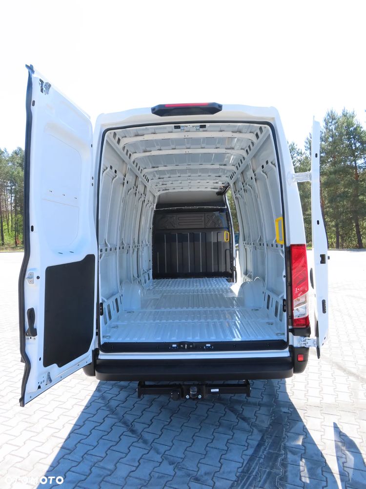 Iveco Daily 35S18 3.0 HPI 180 KM POWER Furgon Blaszak XXL 4.70 CM MAXI LONG Wysokość H2 1900 mm WZMACNIANE ZAWIESZENIE 968 Kg Ładowność HAK 3500 Kg Rozstaw Osi 4100 mm DMC 3500 Kg, WZMACNIANY Stan NOWY NIE UŻYWANY OKAZJA DOSTEPNY I GOTOWY - 18