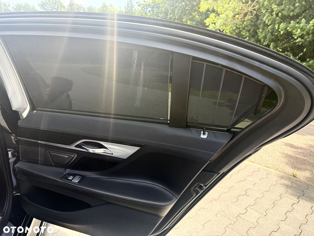 BMW Seria 7 740i Edition Exclusive - 14