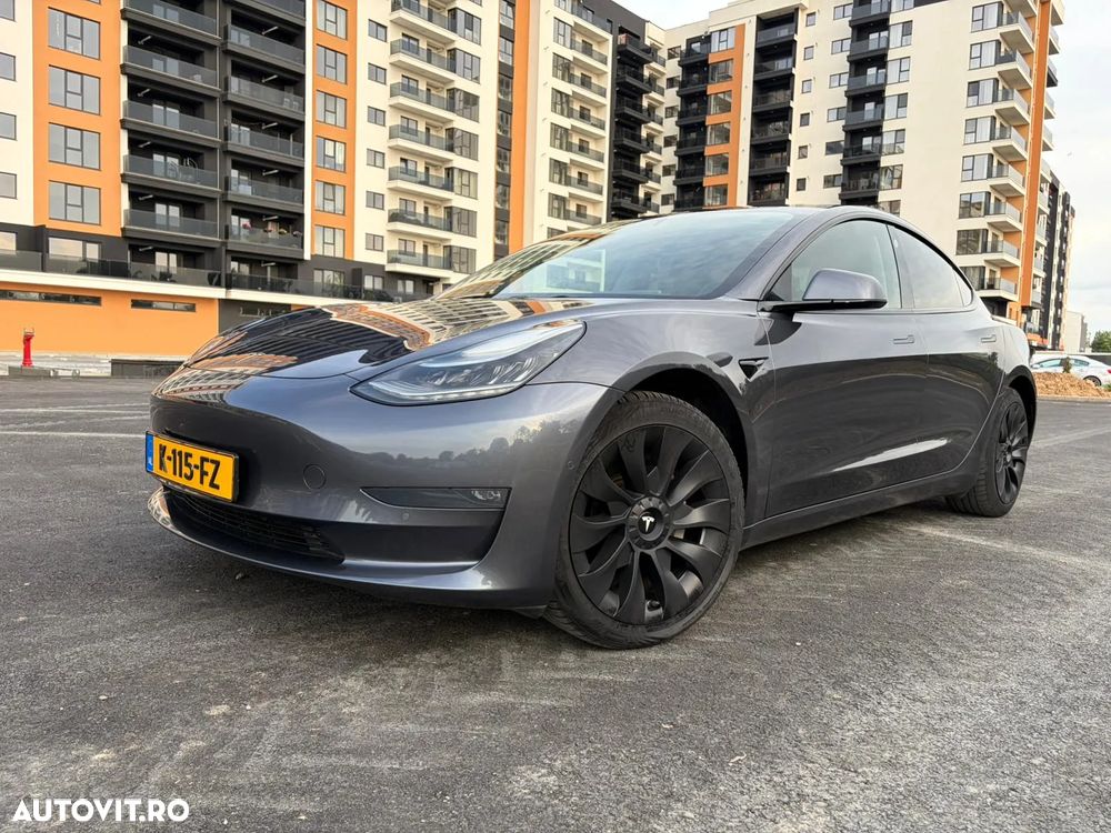 Tesla Model 3 - 16