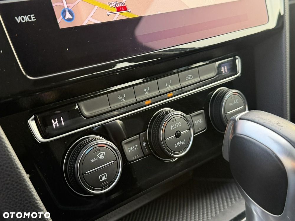 Volkswagen Passat - 26
