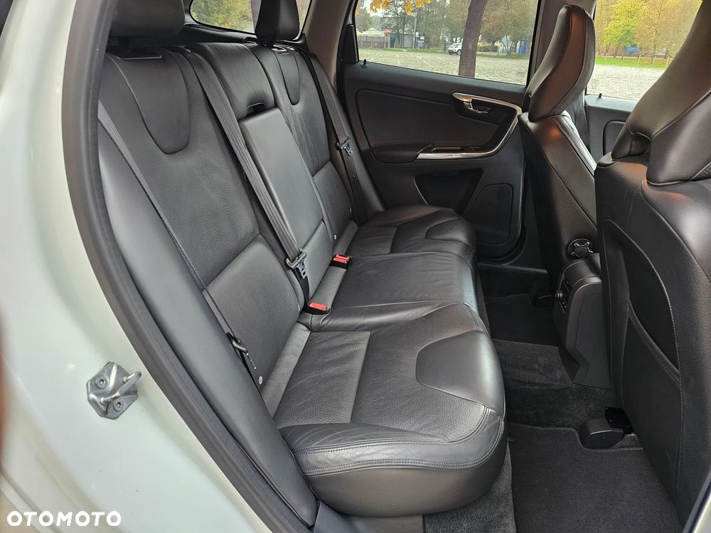 Volvo XC 60 D4 AWD Geartronic Summum - 17