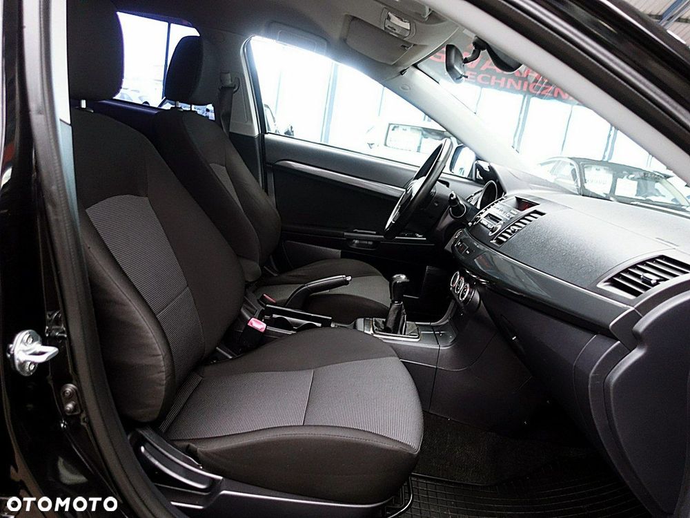 Mitsubishi Lancer - 12