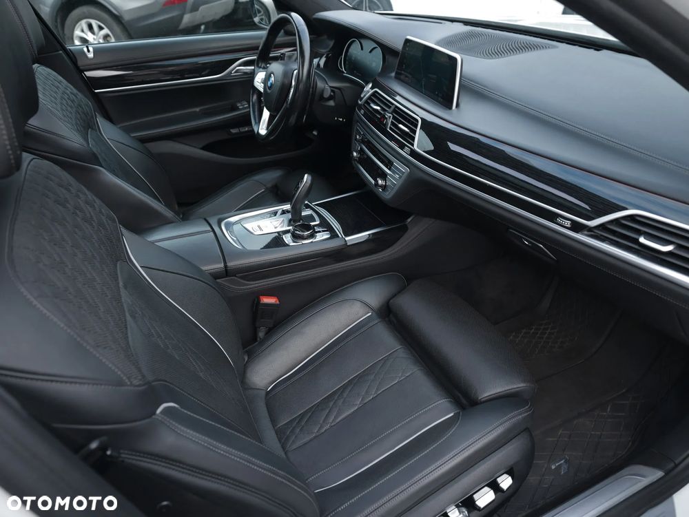BMW Seria 7 750Li xDrive - 21