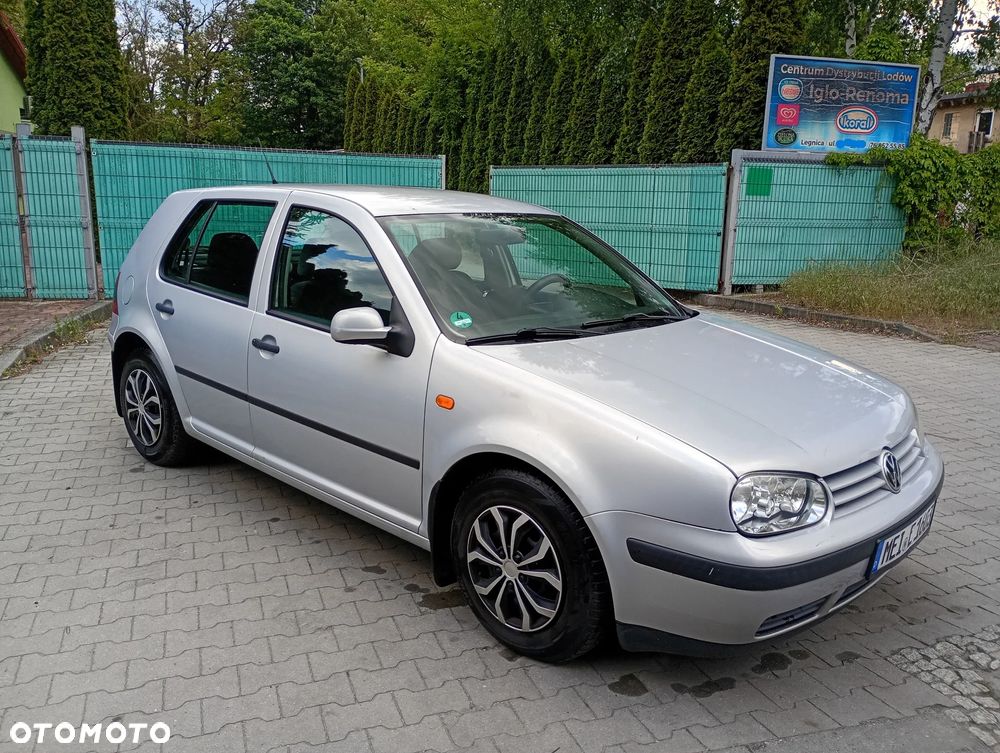 Volkswagen Golf 1.6 - 6