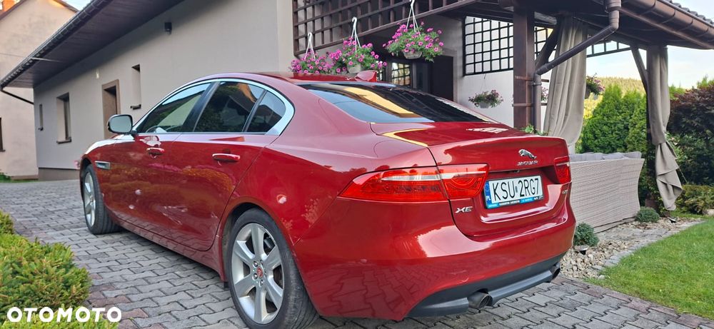 Jaguar XE 2.0 T Prestige - 3