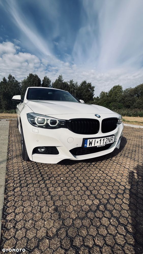 BMW Seria 3 330i xDrive - 1
