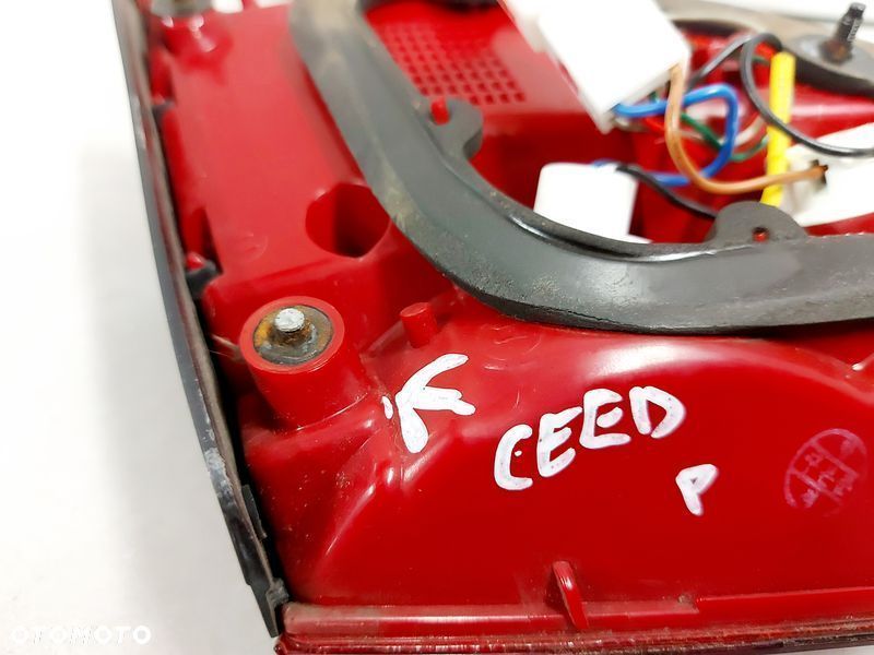 kia ceed ii lampa prawy tył w klapę led 92404-a20 - 5