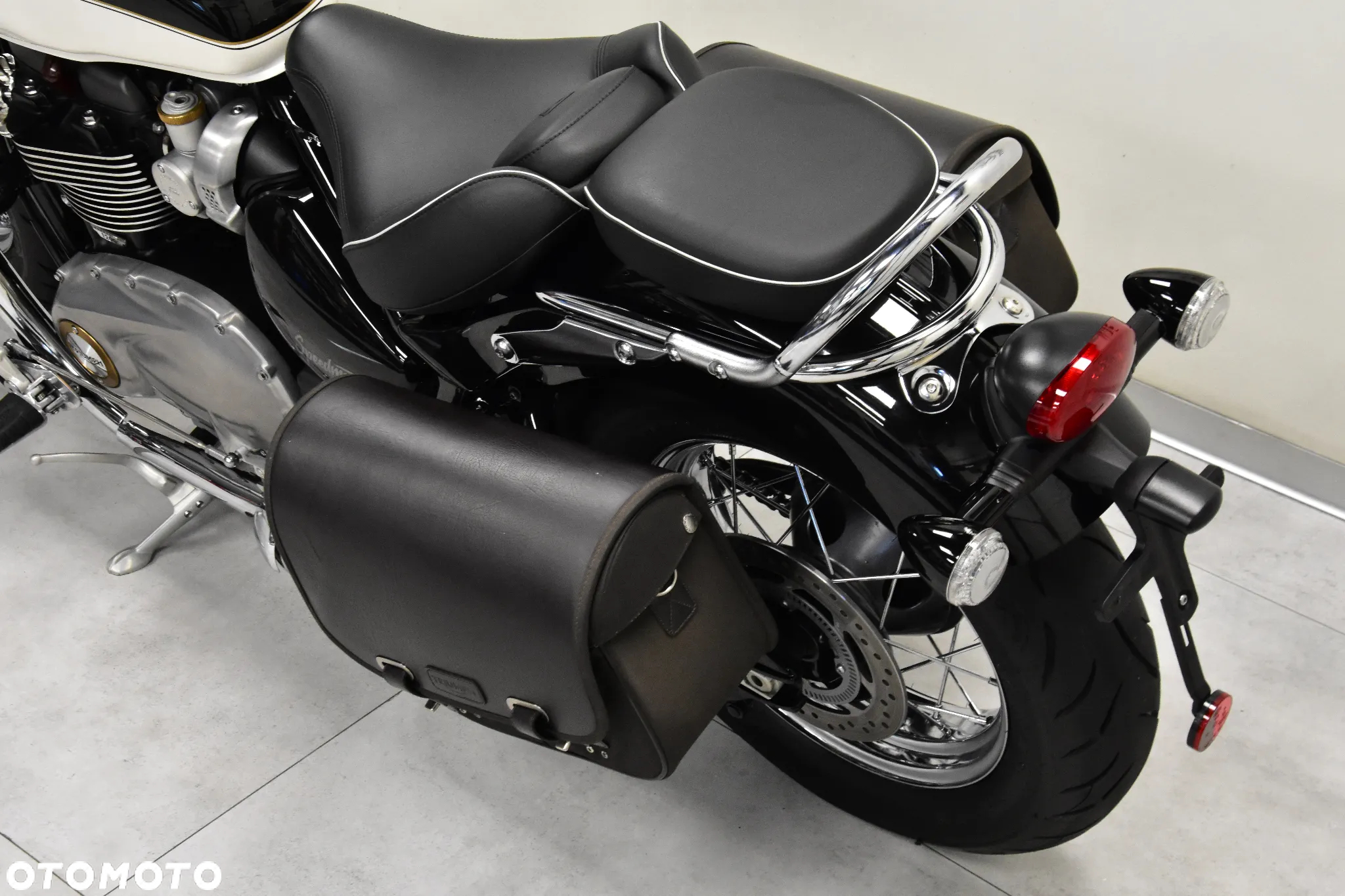 Triumph Bonneville - 18