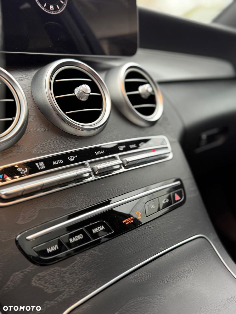 Mercedes-Benz Klasa C 200 4Matic 9G-TRONIC - 29