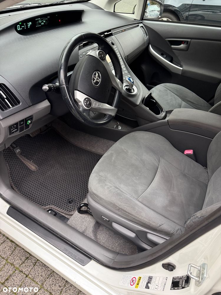 Toyota Prius - 10