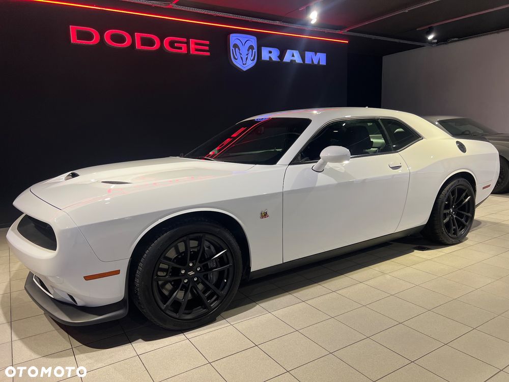 Dodge Challenger 6.4 Scat Pack - 2