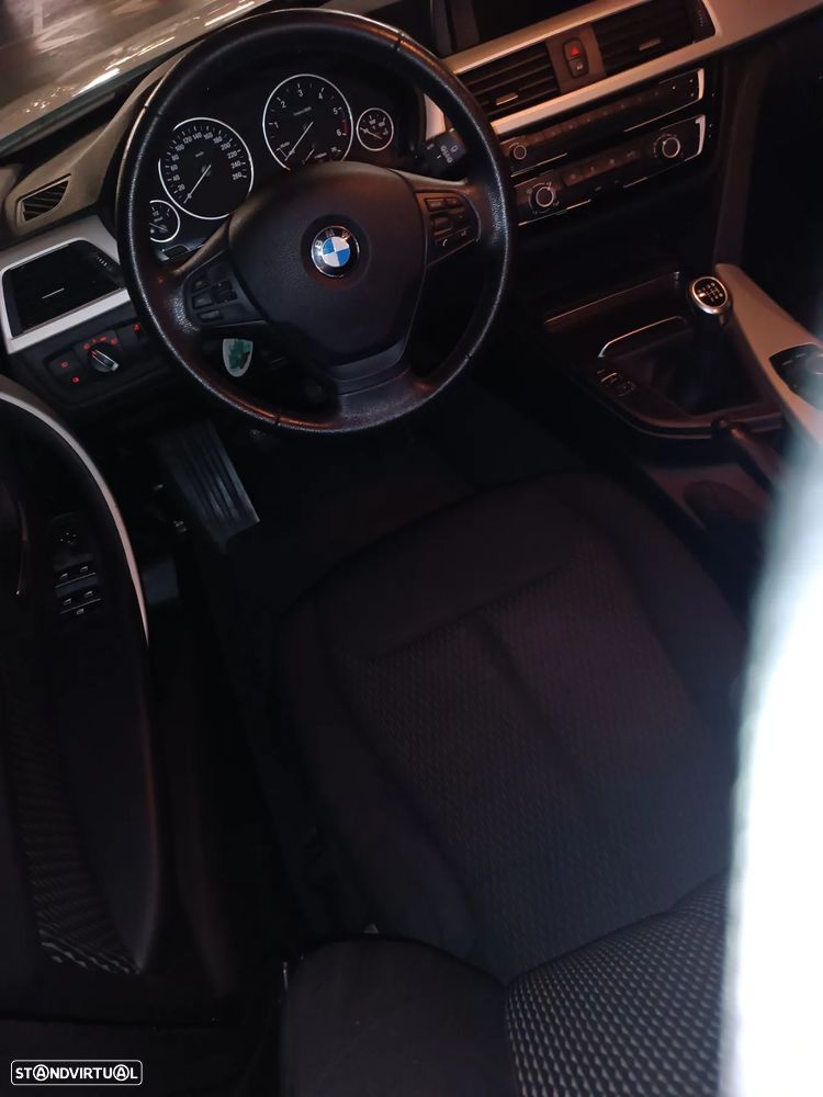 BMW 318 d Touring - 11