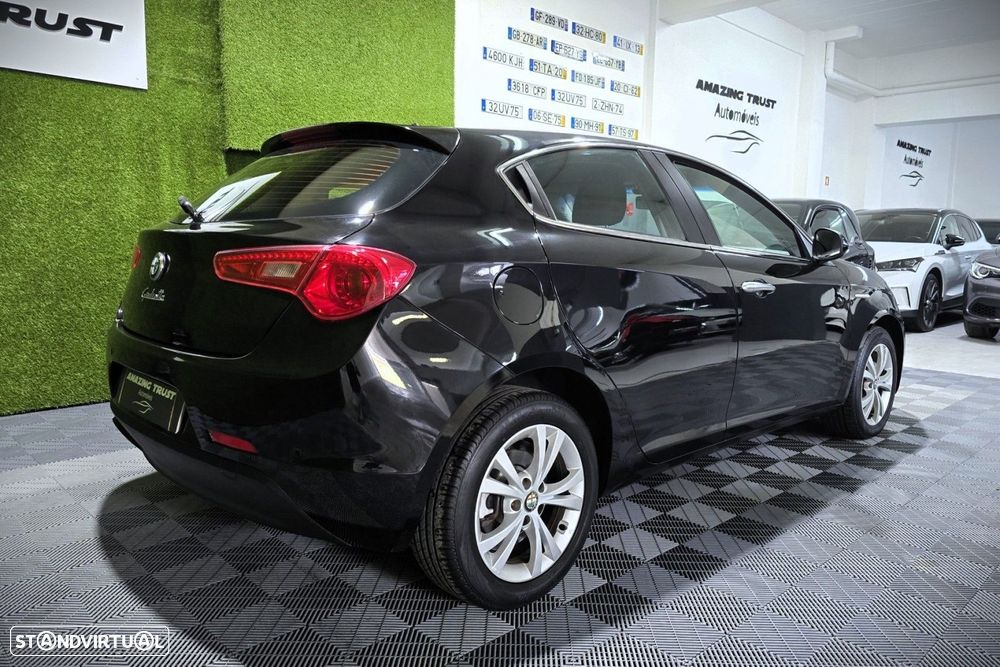 Alfa Romeo Giulietta 1.6 JTDM Distinctive - 4