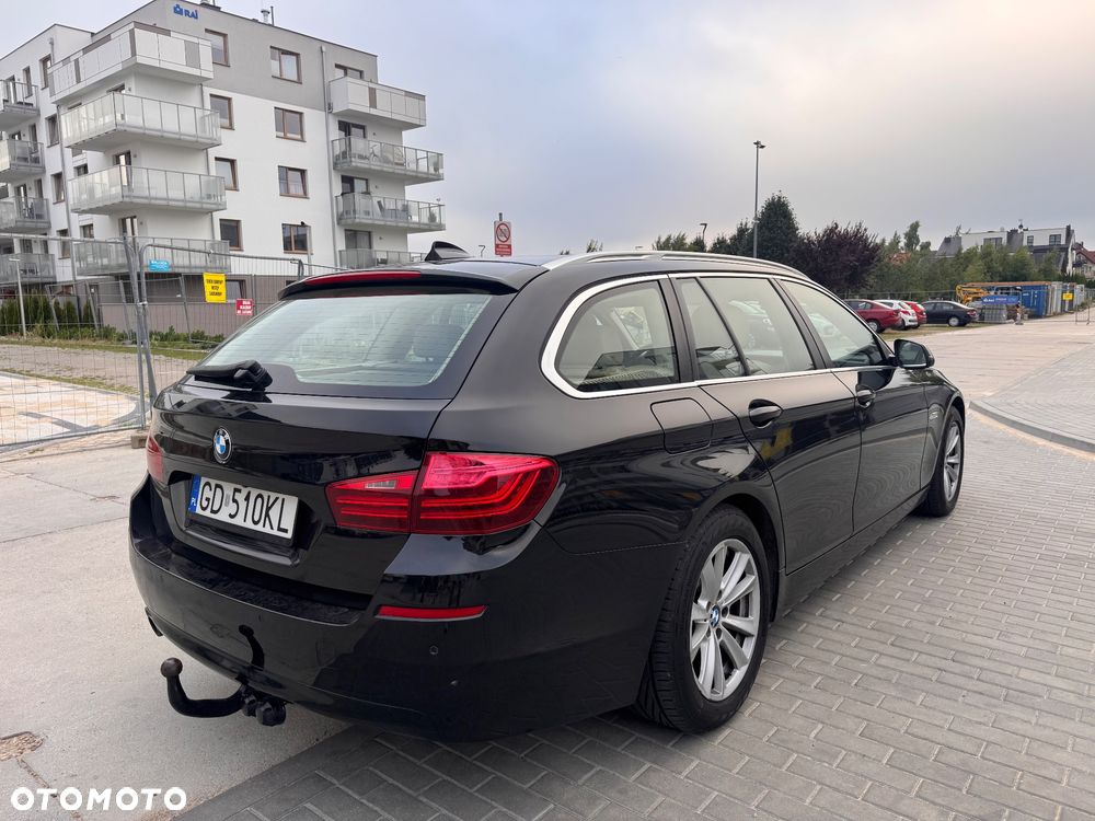 BMW Seria 5 525d xDrive Luxury Line - 7