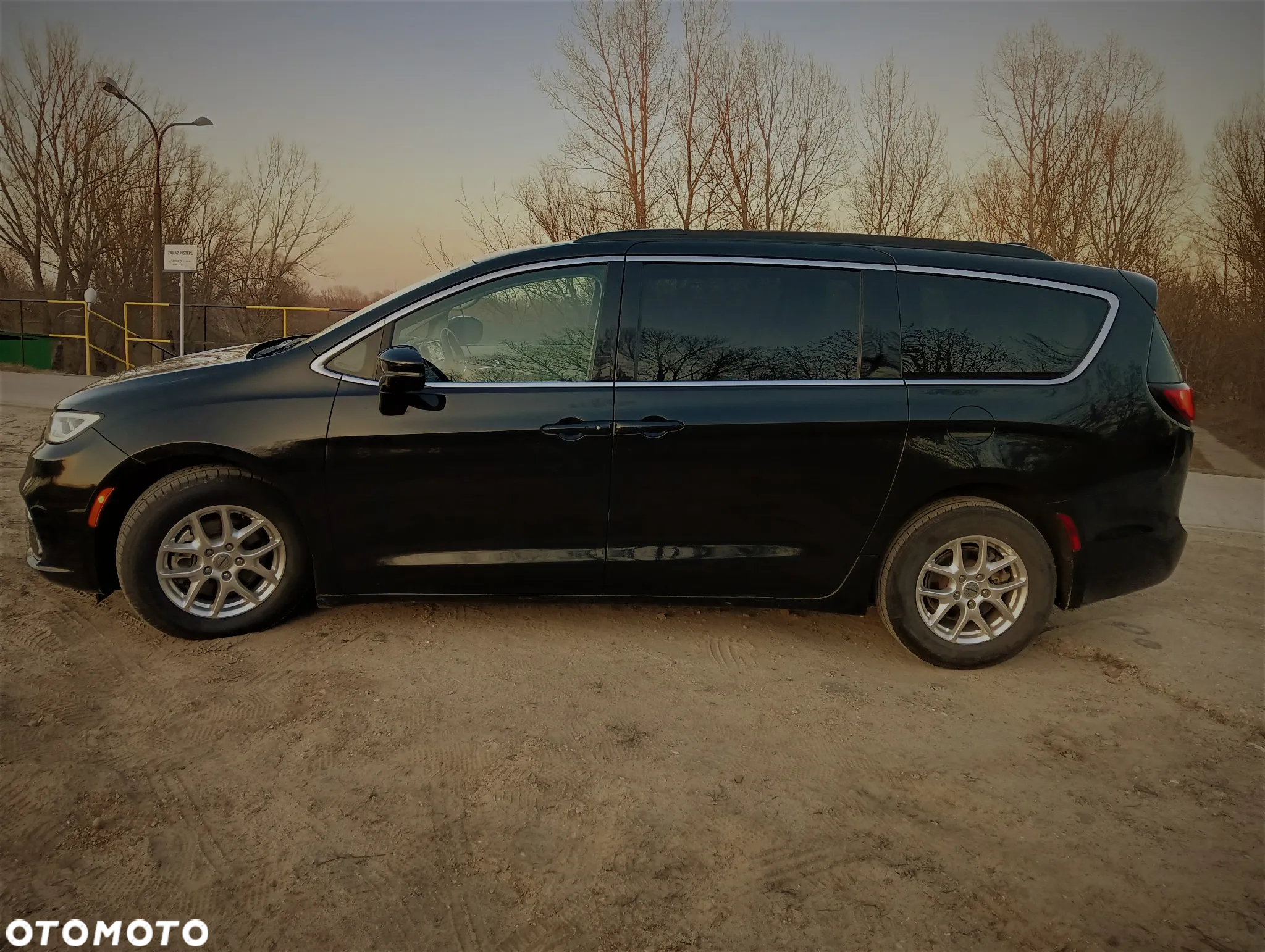 Chrysler Pacifica - 24
