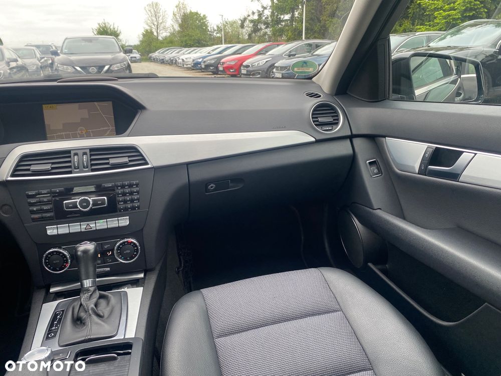 Mercedes-Benz Klasa C 180 CGI Automatik BlueEFFICIENCY Avantgarde - 29