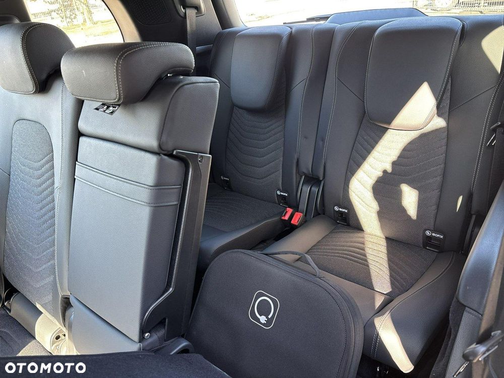 Mercedes-Benz EQB - 13