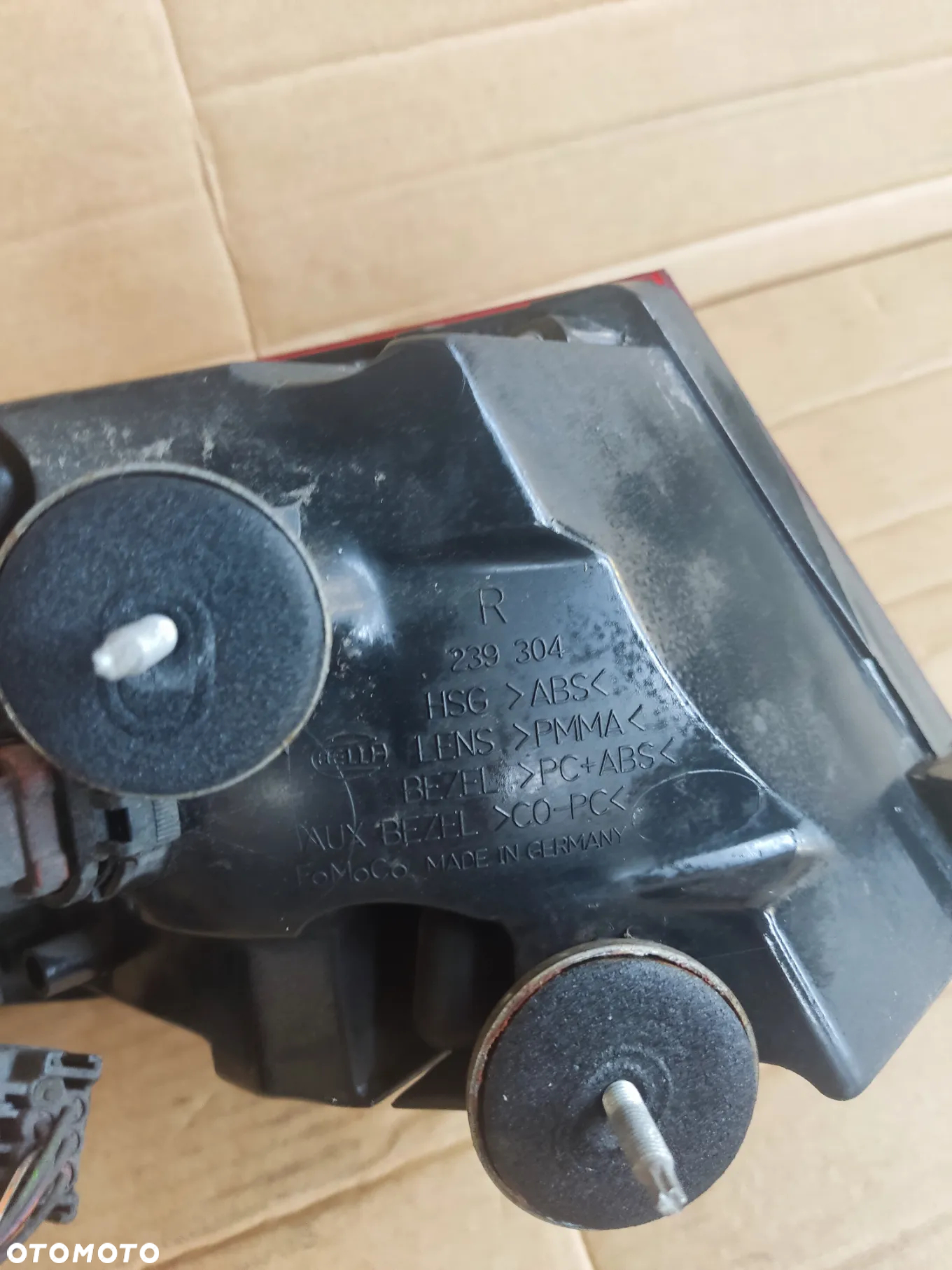 LAMPA PRAWA TYLNA JAGUAR XF 250 - 4