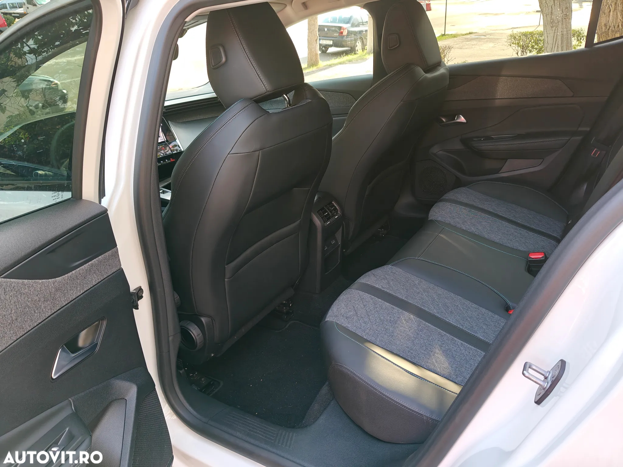 Peugeot 408 1.2L PureTech 130 S&S EAT8 Allure Pack - 6