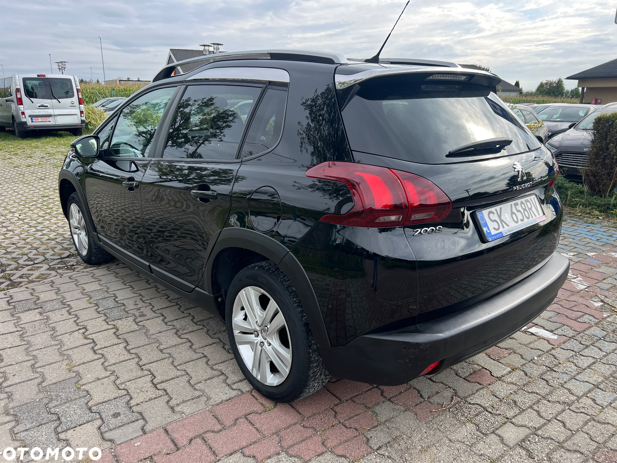 Peugeot 2008 1.2 Pure Tech Signature - 4