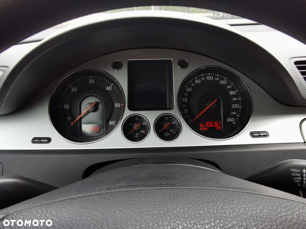 Volkswagen Passat - 21