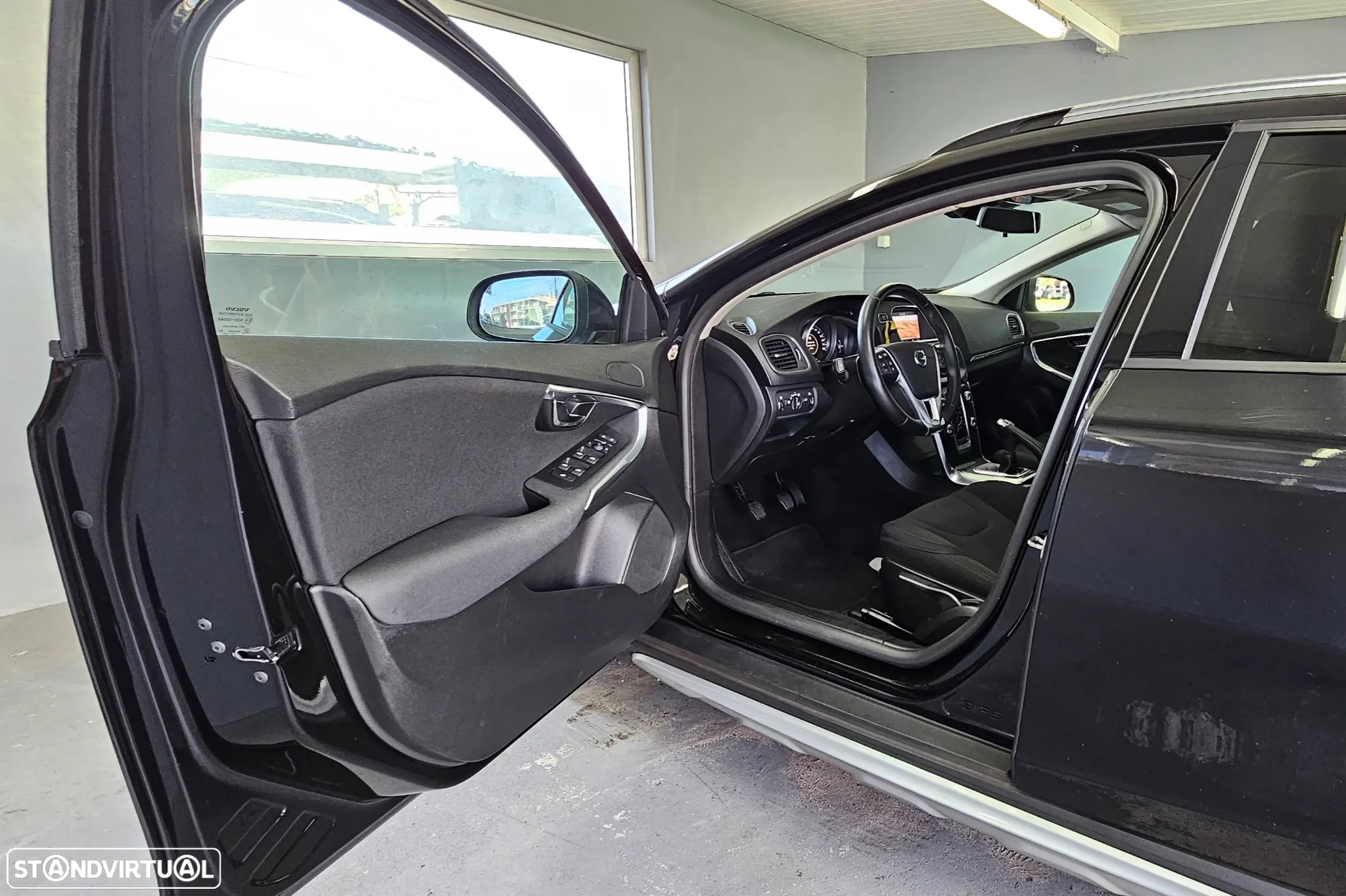 Volvo V40 Cross Country 2.0 D3 Kinetic - 14