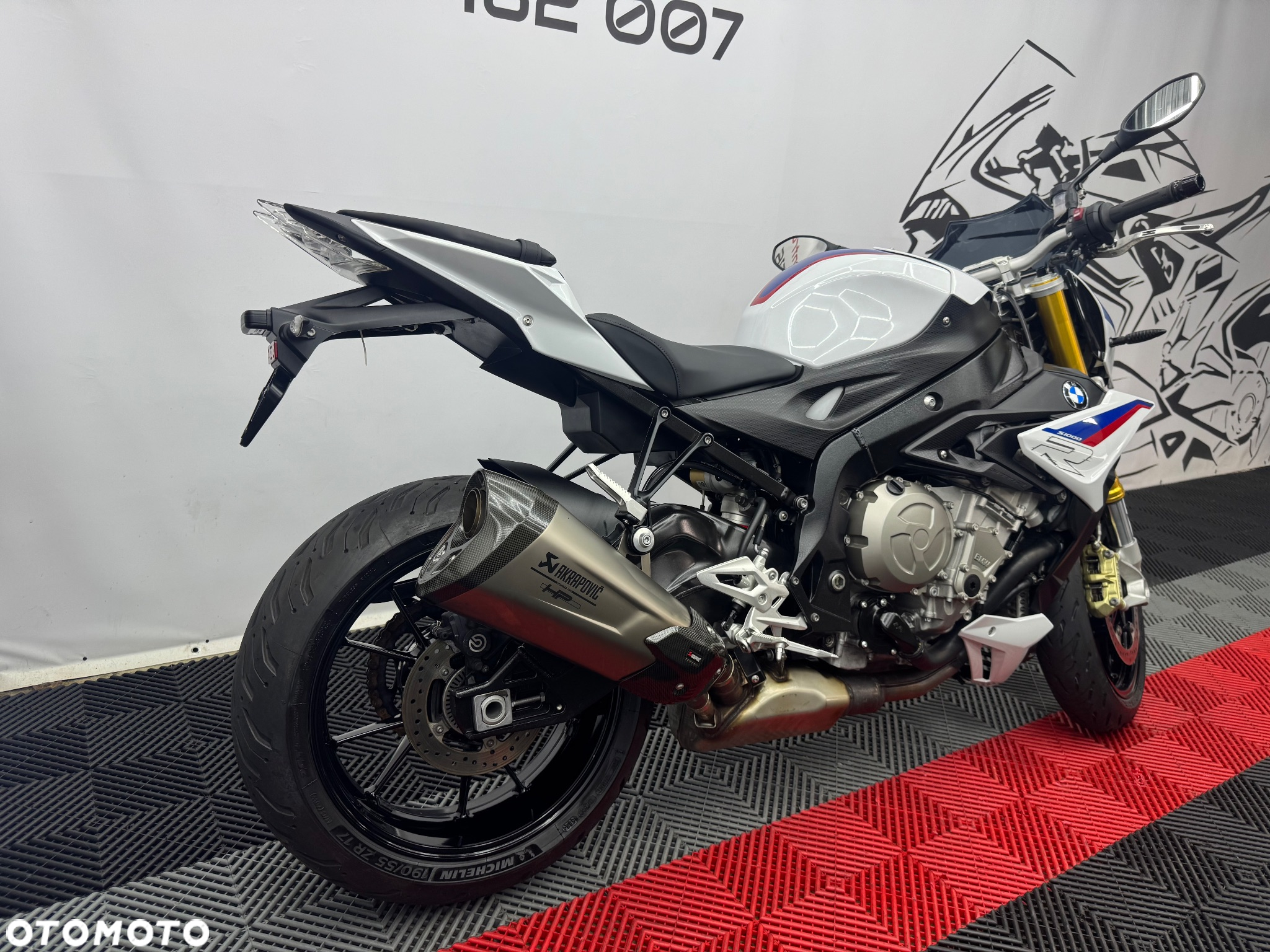 BMW S - 4