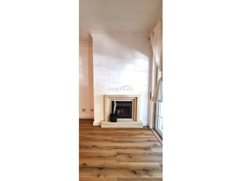 Apartamento T1 com garagem junto à praia de Santo Amaro de Oeiras - Grande imagem: 4/16