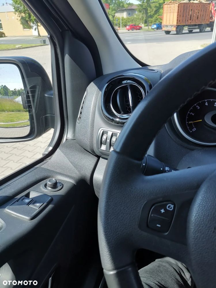 Opel Vivaro - 10